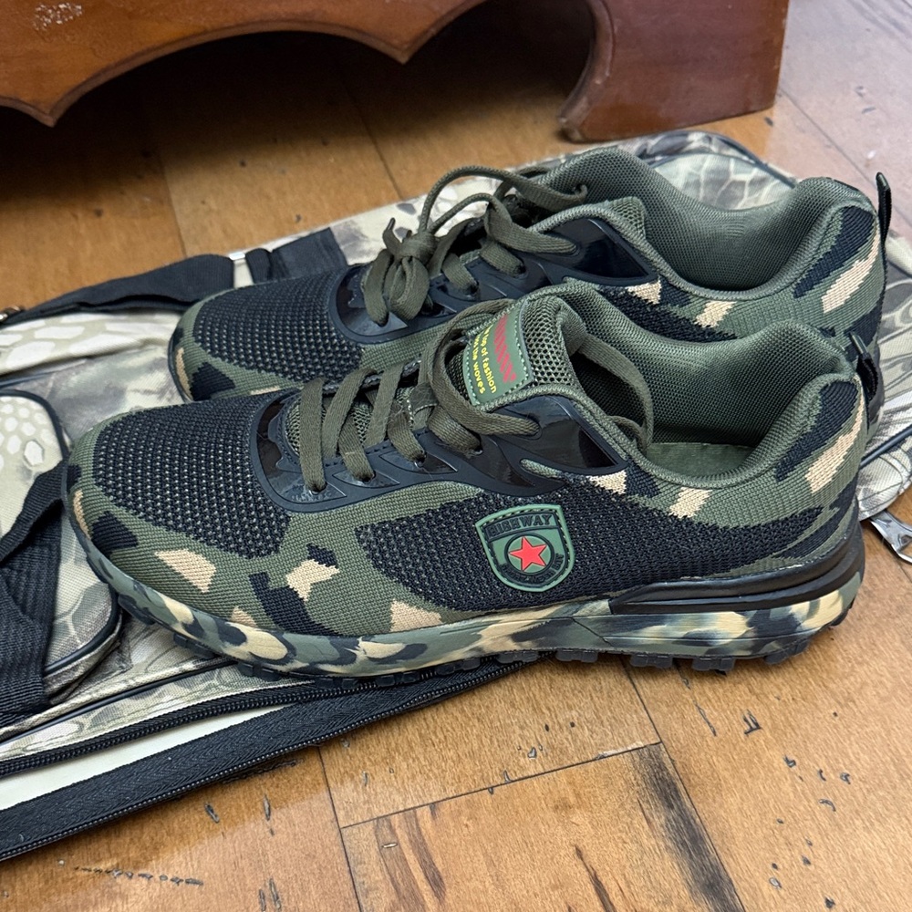 Men’s camo trail shoes